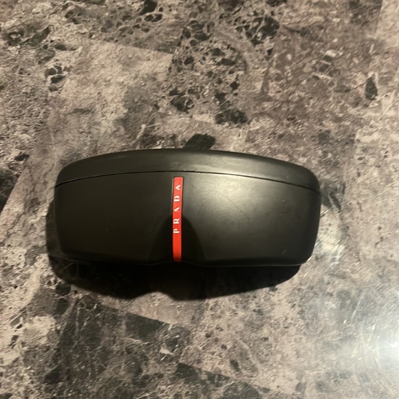 Prada sunglasses - Picture 5 of 6